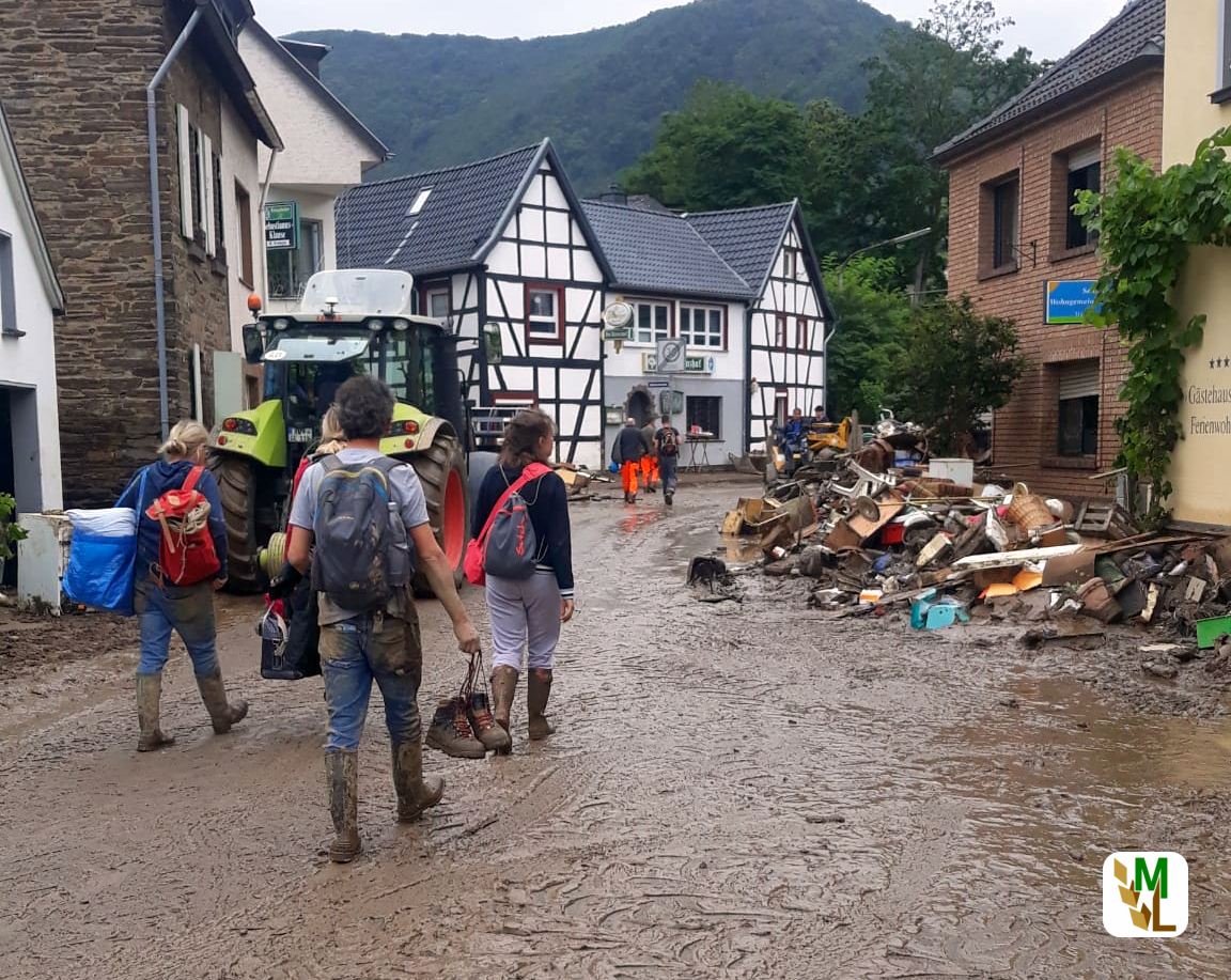 Landwirte helfen bei der HochwasserKatastrophe in NordrheinWestfalen