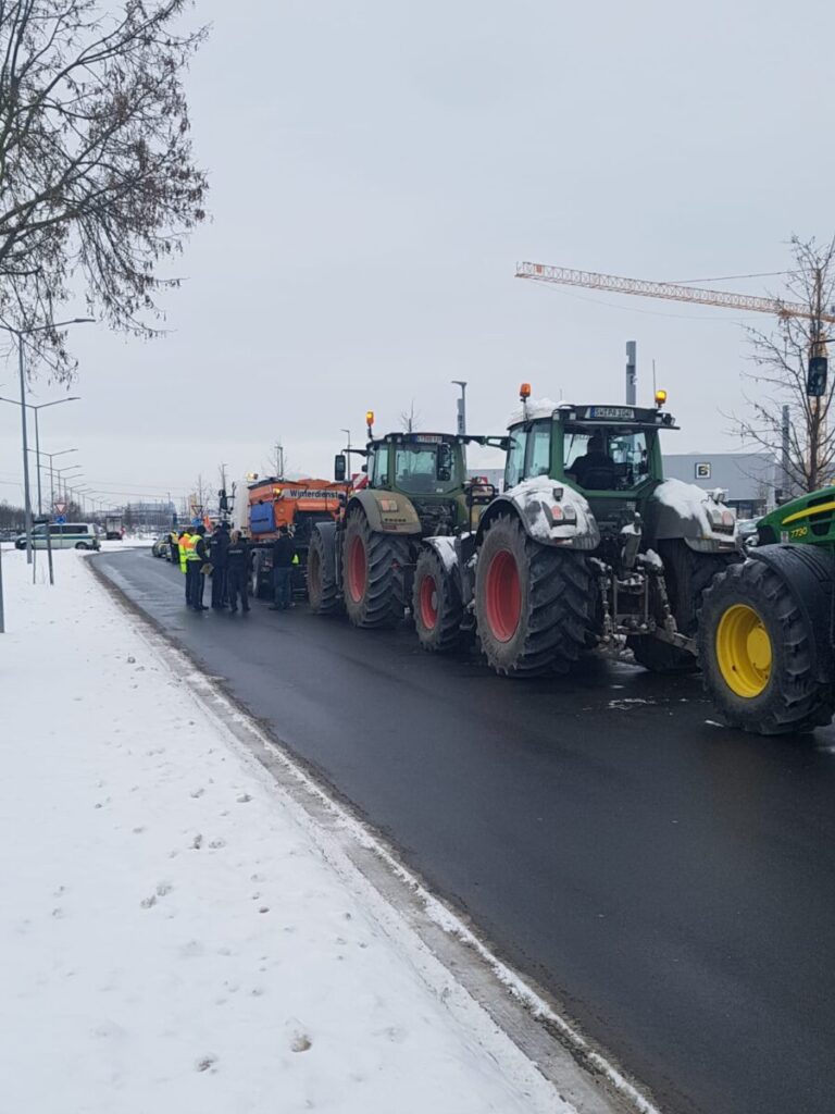 Gemeinsamer Aktionstag der landwirtschaftlichen Verbände am 9. Februar 2021 in Ochsenfurt 14 Ochsenfurt 09.02 11 14