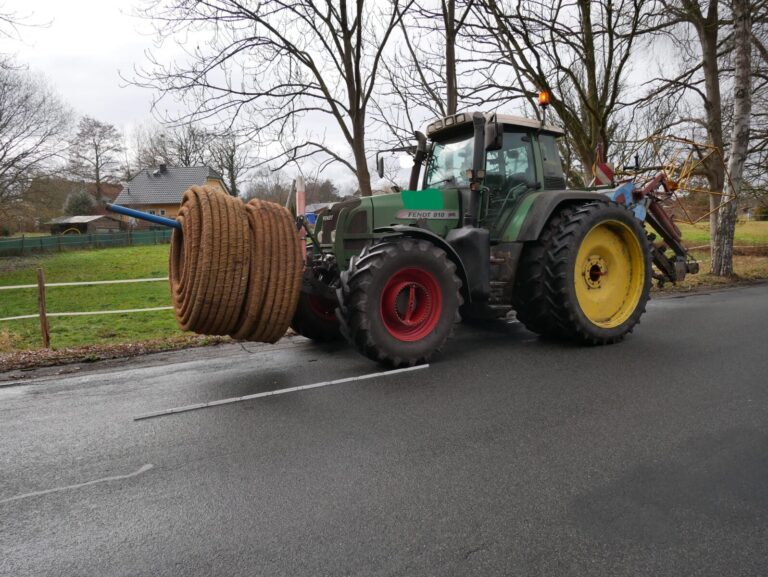 Polizei kontrolliert in Zeven landwirtschaftlichen Verkehr – Hohe Beanstandungsquote