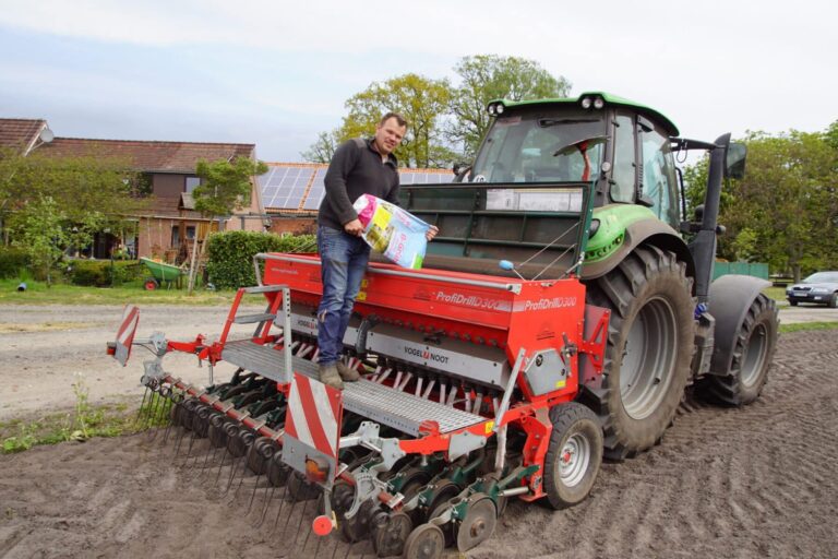 Landwirte holen Verbraucher mit Bienenpatenschaften auf ihre Höfe