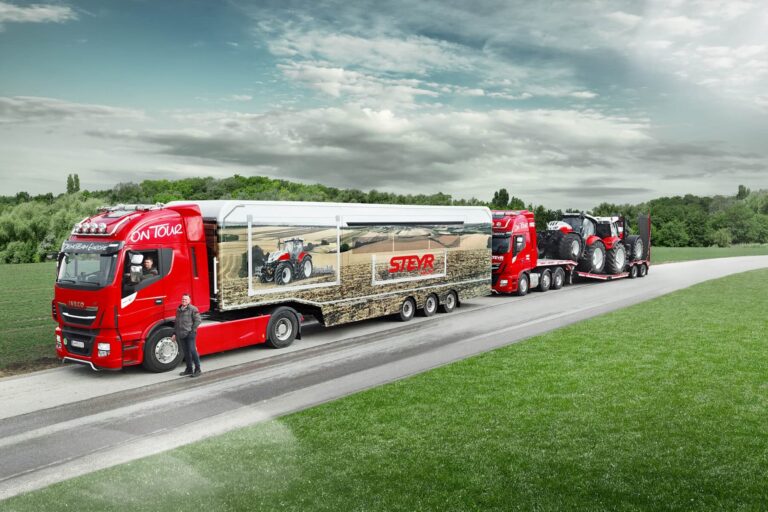 NEUER DEMO-TRUCK BRINGT STEYR TRAKTOREN AUF STRASSE UND FELD