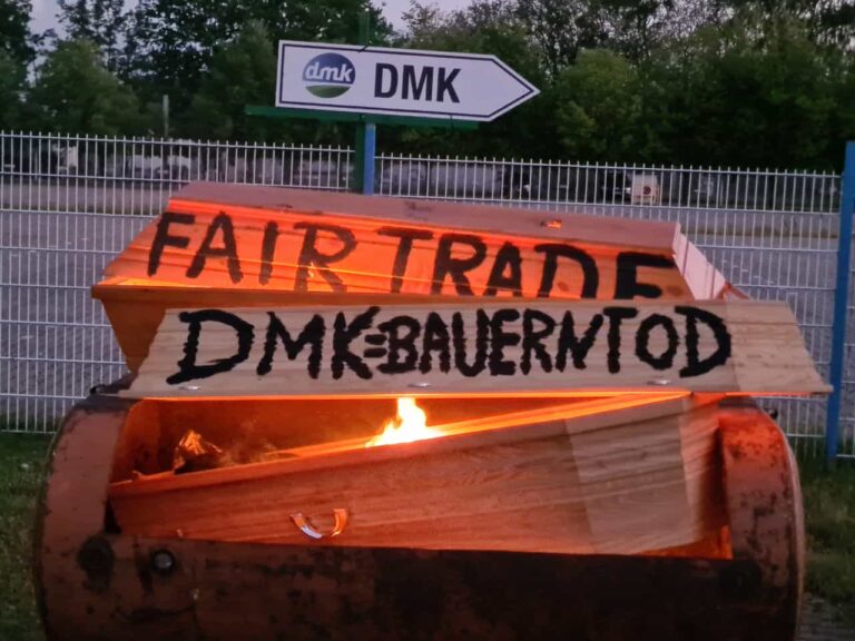 Seit dem 11.Juni 2021 werden in ganz Deutschland Mahnwachen vor verschiedenen Molkereien abgehalten von den Landwirten abgehalten!