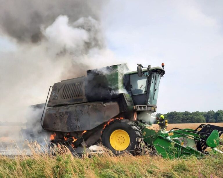 Mähdrescherbrand in Helvesiek