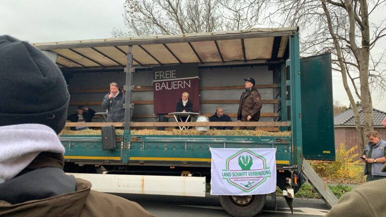 Demo vor dem Edeka Zentrallager in Wiefelstede am 18.11.2021 – Edeka-Management nicht erschienen