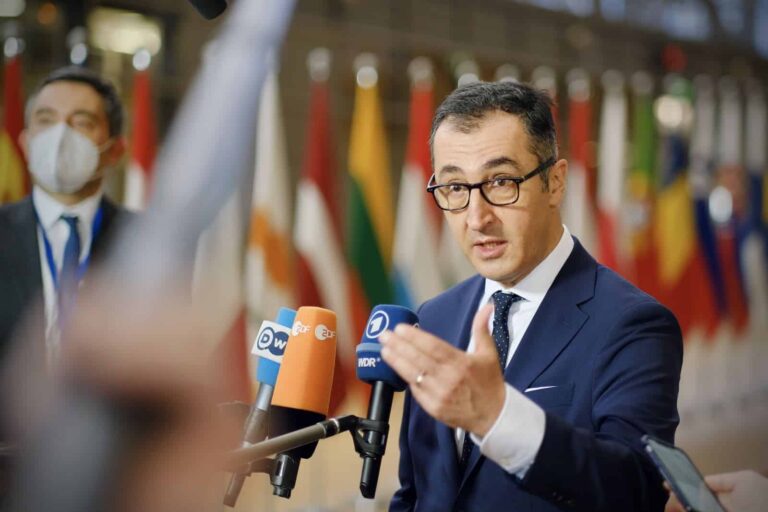 Özdemir – Ernährungssysteme transformieren und Landwirtschaft neu denken OECD-Agrarminister beraten in Paris über nachhaltige Agrar- und Ernährungssysteme