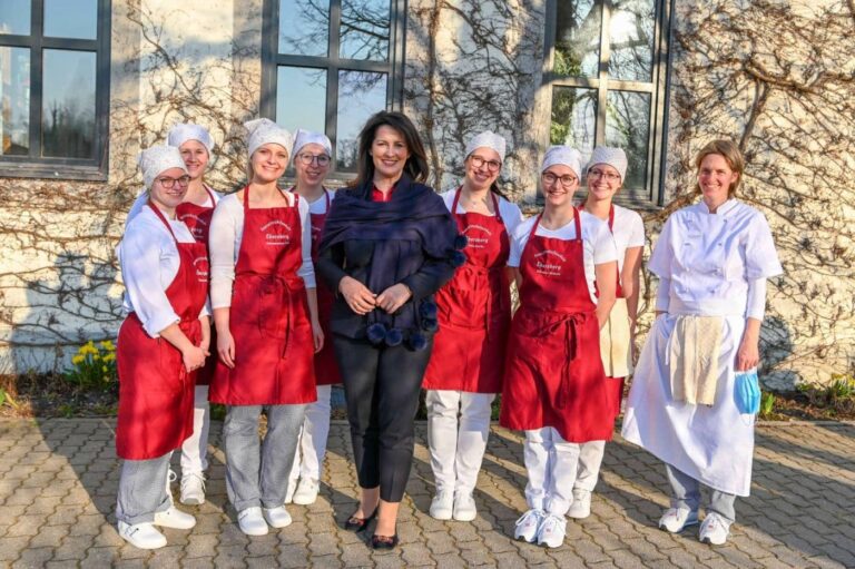 „Hauswirtschaft ist ein modernes Berufsfeld mit Zukunft“ Agrarministerin Michaela Kaniber informiert über Perspektiven und Ausbildung – Welttag der Hauswirtschaft 