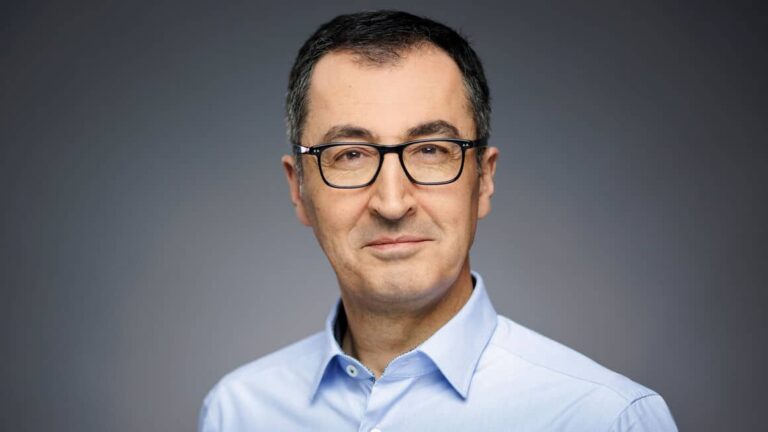 Özdemir will sich für die Belange der Landwirtschaft bei der EEG-Novelle einsetzen