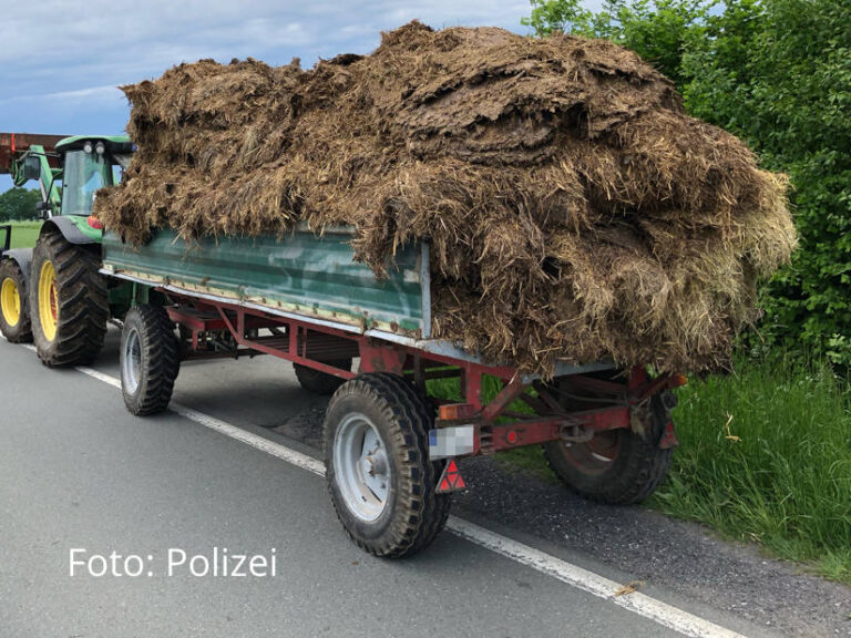 Polizei stoppt ungewöhnliche Fuhre Mist
