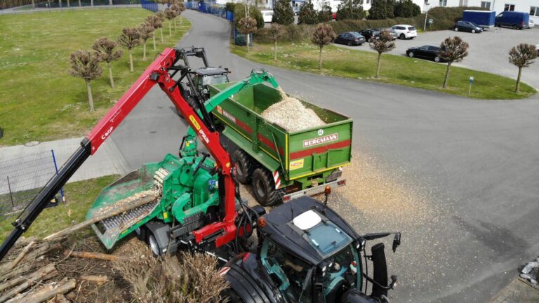 JENZ präsentiert neuen Zapfwellenhacker HEM 542 Z für Leistungsbedarf ab 150 PS und hohe Hackschnitzelqualität