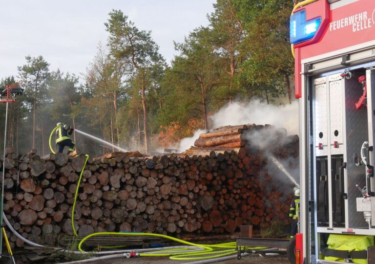 Brand von Holzpolter in Hustedt