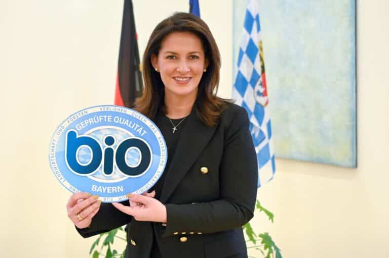 Kaniber weist Kritik der Oppositionsparteien entschieden zurück – „Es wäre falsch landwirtschaftliche Betriebe zu einer Umstellung auf Öko zu zwingen“