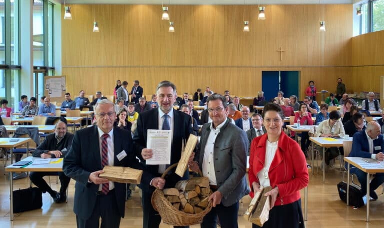 Wärmewende geht nur mit Holz – Bayerischer Bauernverband startet Unterschriftenaktion gegen das geplante Heizungsgesetz