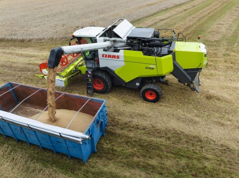 CLAAS komplettiert Mähdrescherfamilie mit neuer EVION Baureihe