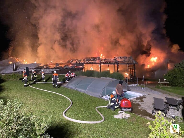 Brand von Hopfenhalle und Stall in Pfeffenhausen
