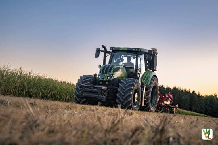 STEYR Hybrid CVT auf der Agritechnica 2023 mit Silbermedaille ausgezeichnet