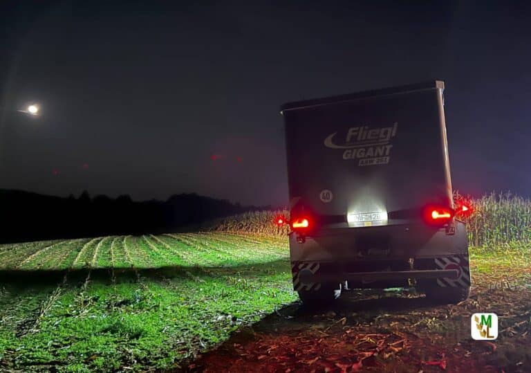 Maisernte ist in vollem Gang – auch in der Dunkelheit