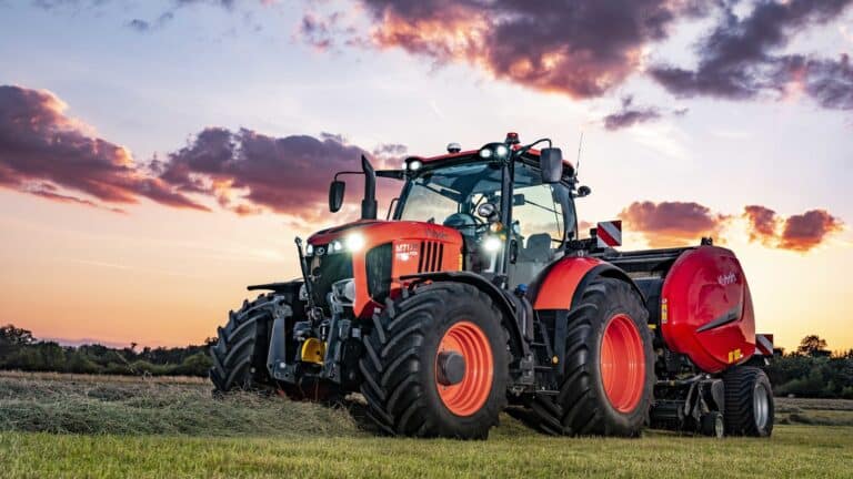 Kubota Rundballenpressen jetzt mit erweiterten Funktionen für das Tractor Implement Management (TIM)