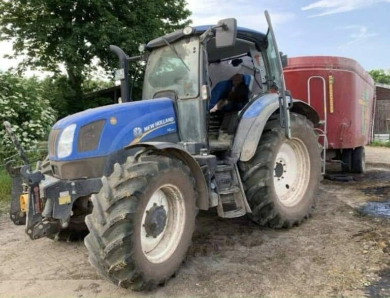 Diebstahl eines Traktors mit Futtermischwagen in Jemgum