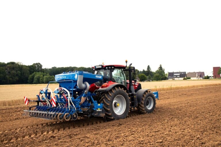 VENTUS: Mehr Säen, weniger Stoppen – RABE bringt neue pneumatische Sämaschine mit größtem Tank ihrer Klasse auf den Markt