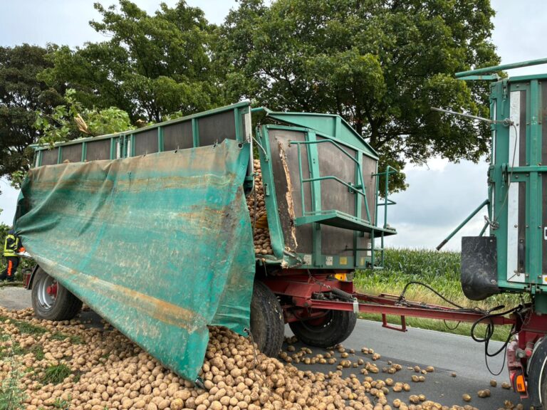 Unfall mit Traktorgespann in Louisendorf