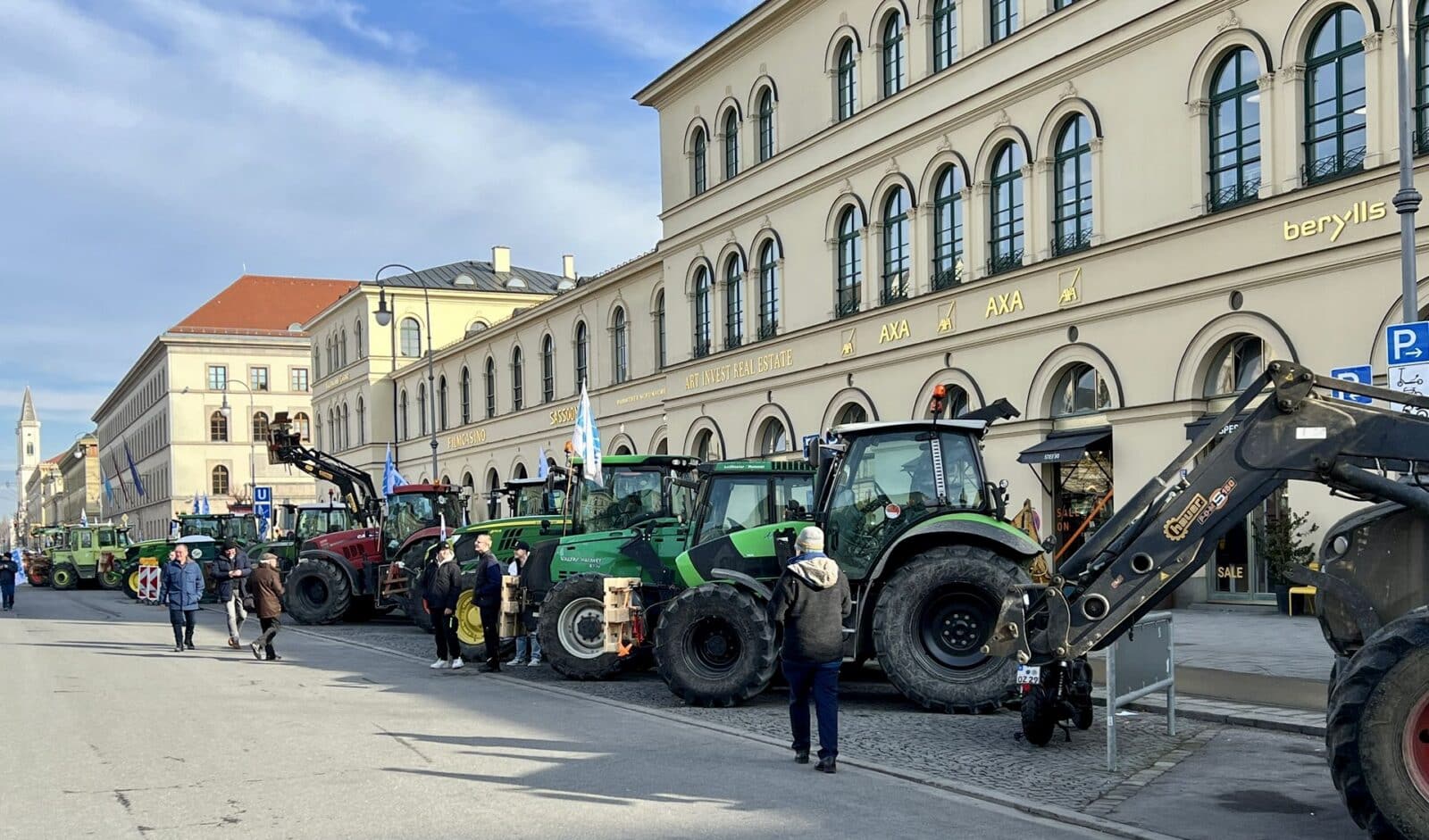Bauerndemo in München: Milchbauern protestieren für faire Preise und Marktregeln 3 1232065f d39f 4fe8 8da4 4460854d3e27 3