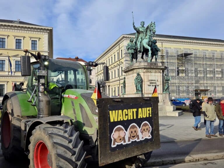 Bauerndemo in München: Milchbauern protestieren für faire Preise und Marktregeln